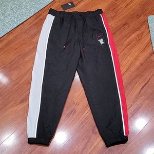 NWT size M Nike wind pants